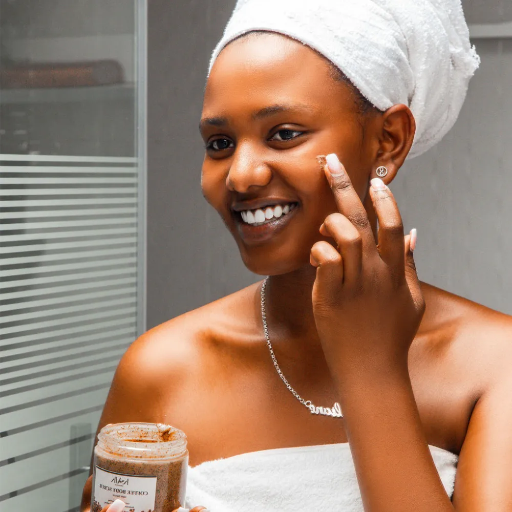 Scrubbing face with Kaik Coffee Body Scrub